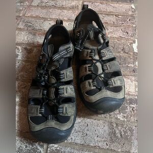 Keen Targhee 3 Leather sandals. Men’s size 9.